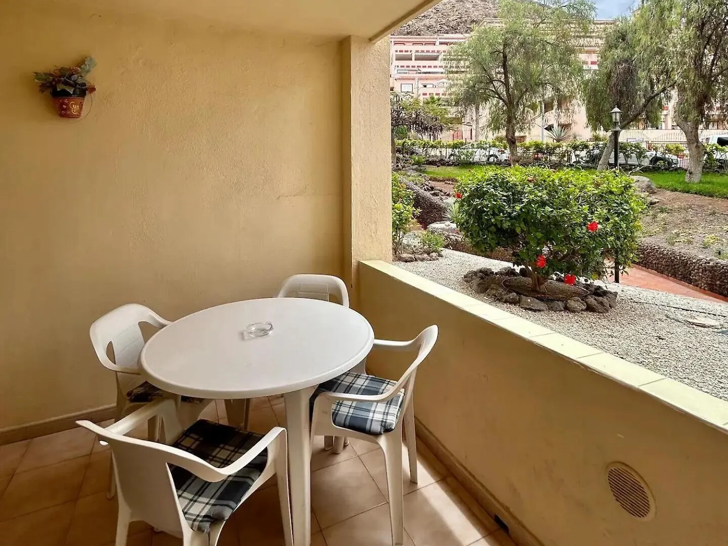 Holiday Studio Apartment In Castle Harbour , Los Cristianos  Лос Кристианос